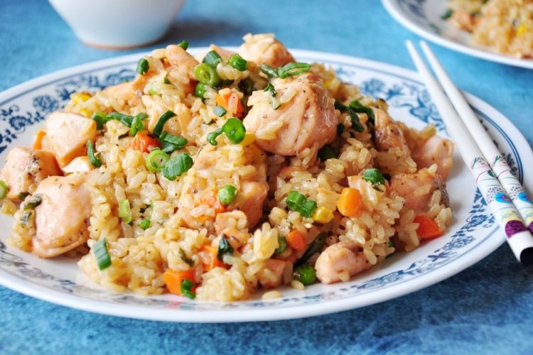 Жареный рис с рыбными молоками