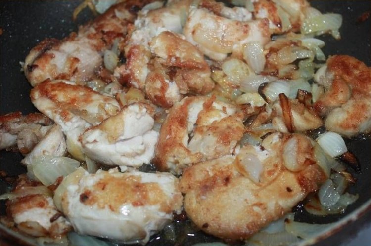 Жареные рыбные молоки с луком