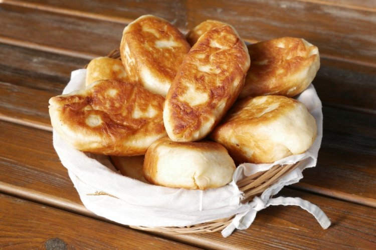 Жареные пирожки со щавелем на кефире