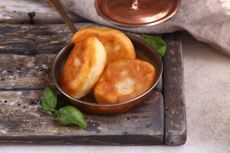 Сладкие творожные пирожки со щавелем