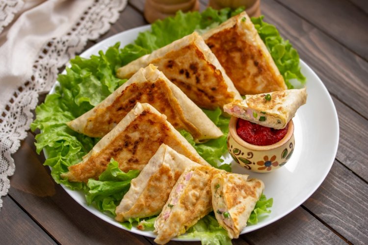 Конвертики из лаваша с ветчиной и сыром