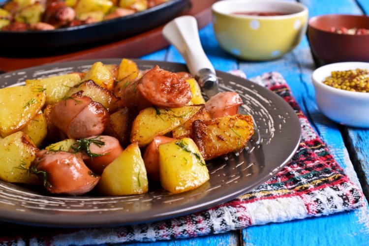 Жареный картофель с колбасой