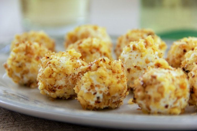 Сырные шарики с чесноком