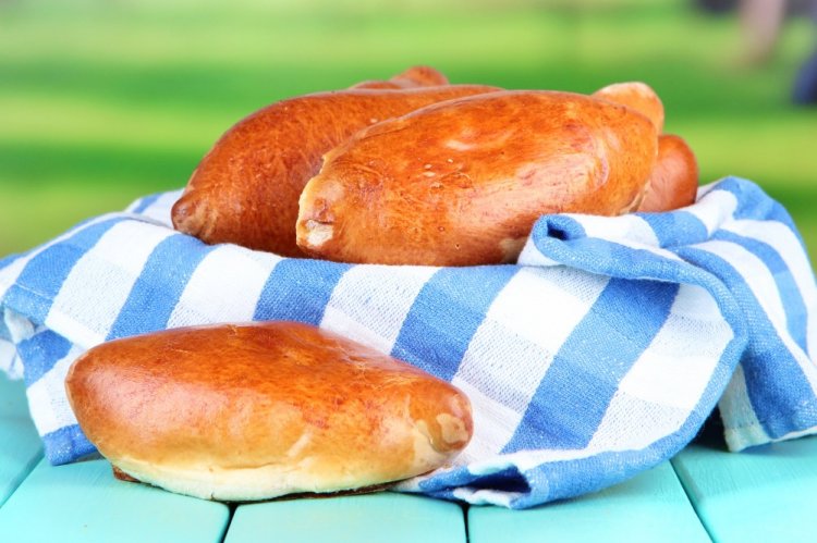 Пирожки со сгущенкой в духовке