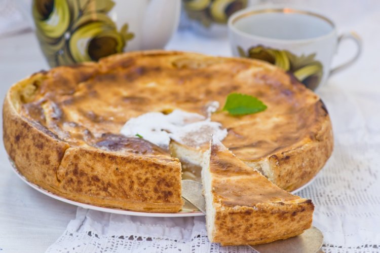 Пирог на кефире с творожной начинкой