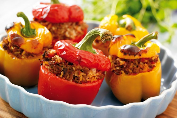 Фаршированные перцы с луком и морковью в аэрогриле