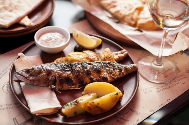 Скумбрия в томате в аэрогриле