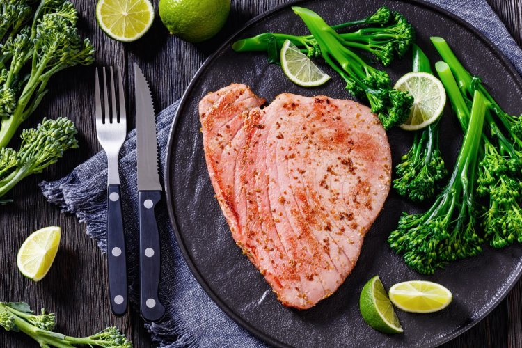 Стейк из тунца на сковороде: 6 способов приготовления и лучшие рецепты