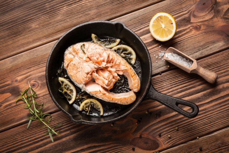 Стейки из форели в пряном маринаде