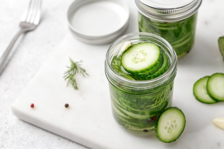 Классический салат из огурцов с укропом на зиму