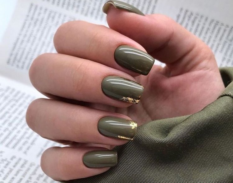Оливковый маникюр