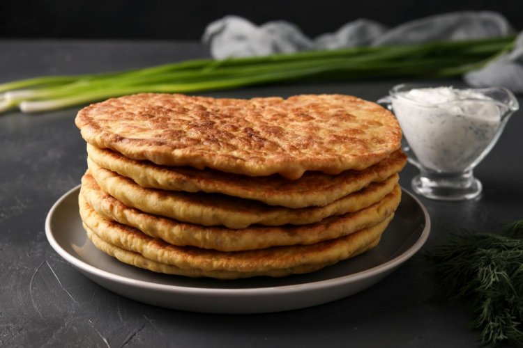 Лепешки с сыром и шпинатом на сковороде