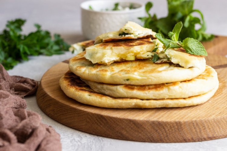 Творожные лепешки с сыром на сковороде