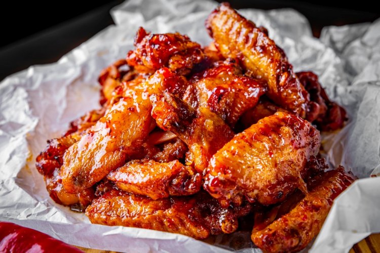 Куриные крылышки с хрустящей корочкой в томатном соке