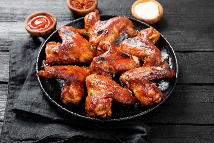 Куриные крылышки с хрустящей корочкой в томатно-медовом маринаде