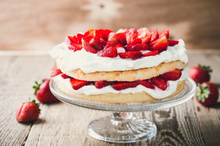 Торт с клубникой и сметаной