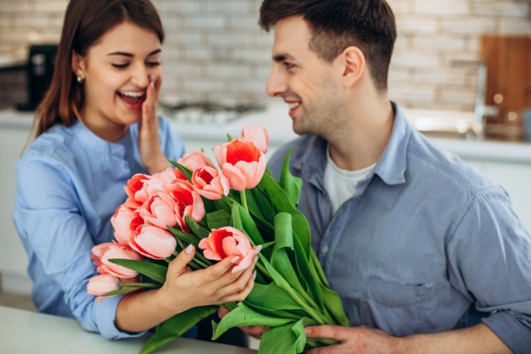 Тексты и пожелания к букету цветов на День рождения девушке