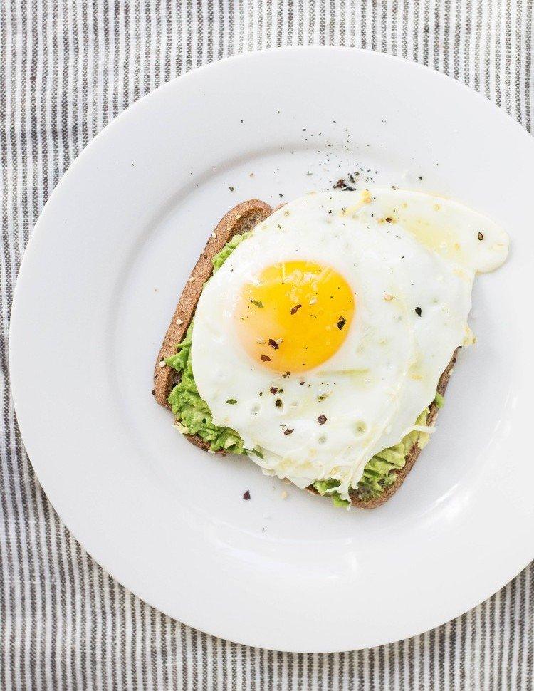 Как приготовить идеальную яичницу - советы шеф-поваров