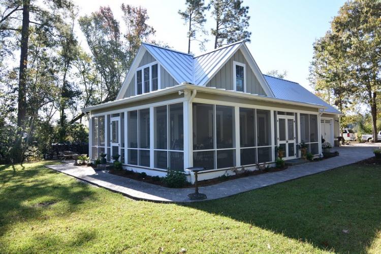 Как оформить крыльцо частного дома - Закрытое крыльцо-веранда