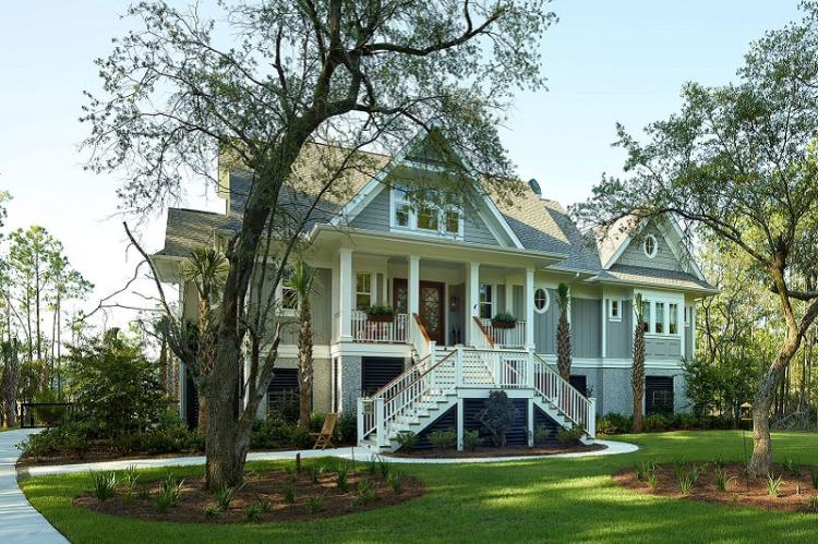 Как оформить крыльцо частного дома - Крыльцо с подходом с двух сторон