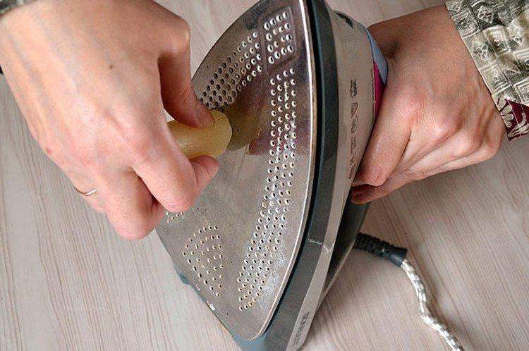 Как почистить утюг от пригара парафином в домашних условиях