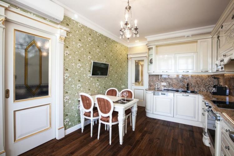 Как подобрать обои к мебели на кухне