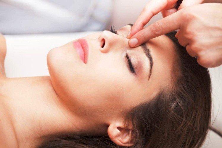 Массаж переносицы - Как убрать мешки под глазами в домашних условиях