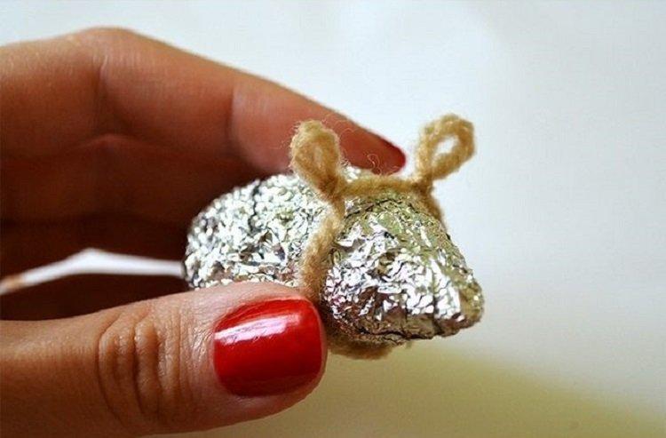 Новогодние крысы из ниток - Как украсить квартиру на Новый год 2020