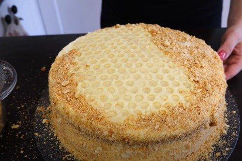 Классический медовик с наливными коржами - пошаговый рецепт