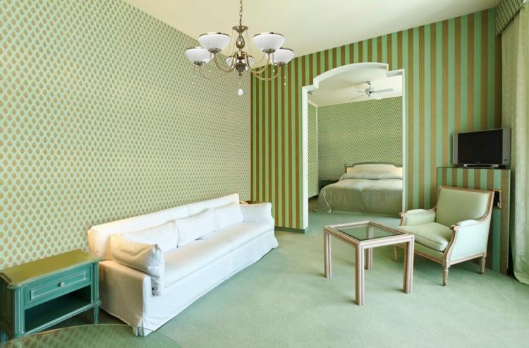 Комбинирование обоев с рисунком - Комбинирование обоев в спальне