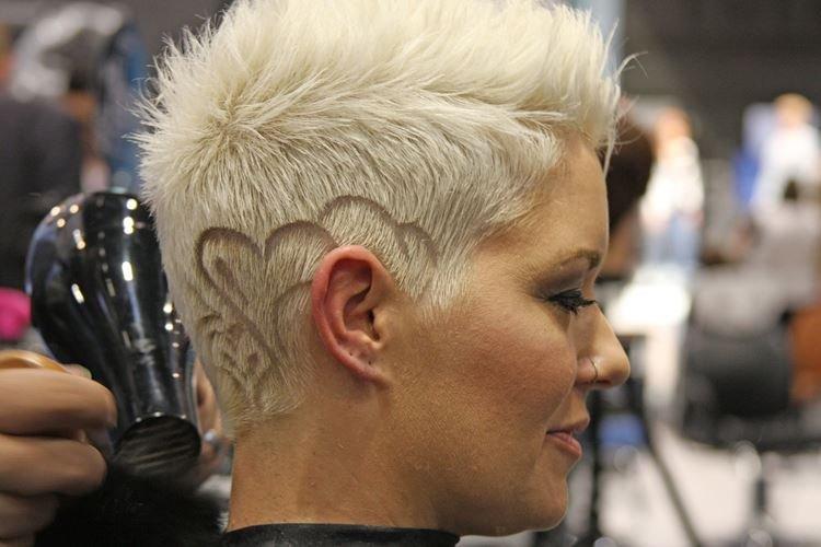 Стрижки с художественными выстригами - Короткие стрижки для женщин после 40