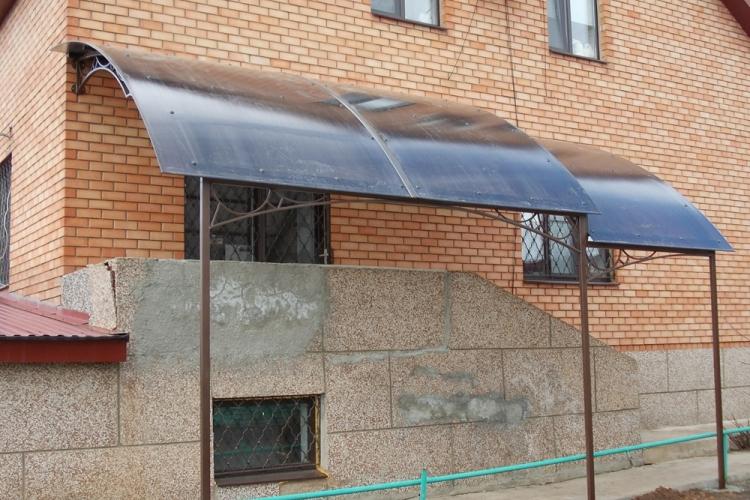 Козырек над крыльцом своими руками - фото-идеи