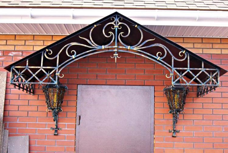 Козырек над крыльцом своими руками - фото-идеи