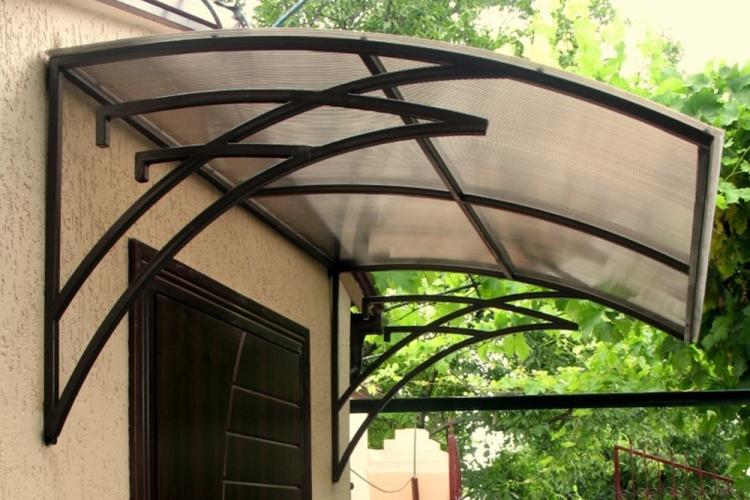Козырек над крыльцом своими руками - фото-идеи