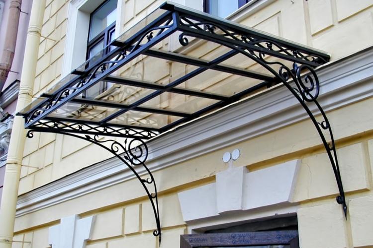 Козырек над крыльцом своими руками - фото-идеи