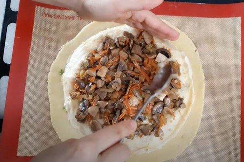 Многослойный курник с несколькими видами начинки - рецепт пошагово