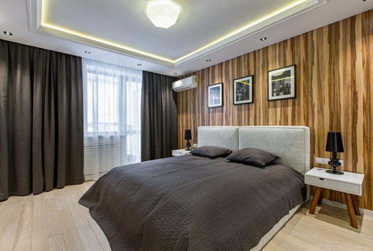 Ламинат на стене в спальне - фото