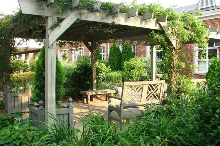 Скамейки и качели - Ландшафтный дизайн дачного участка фото