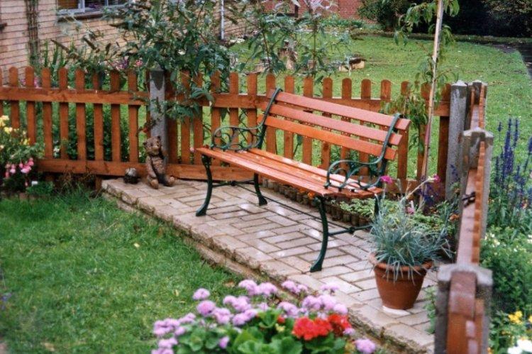 Скамейки и качели - Ландшафтный дизайн дачного участка фото