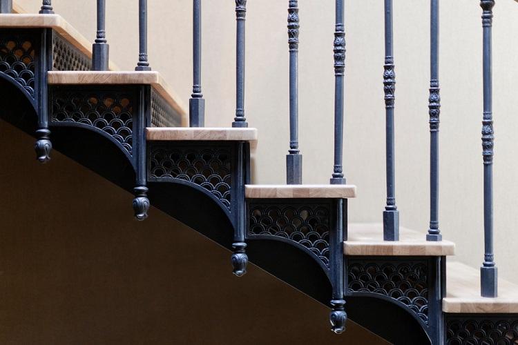 Лестница на второй этаж - фото реальных интерьеров