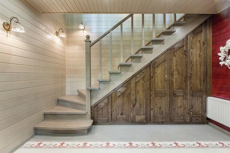 Лестница на второй этаж - фото реальных интерьеров