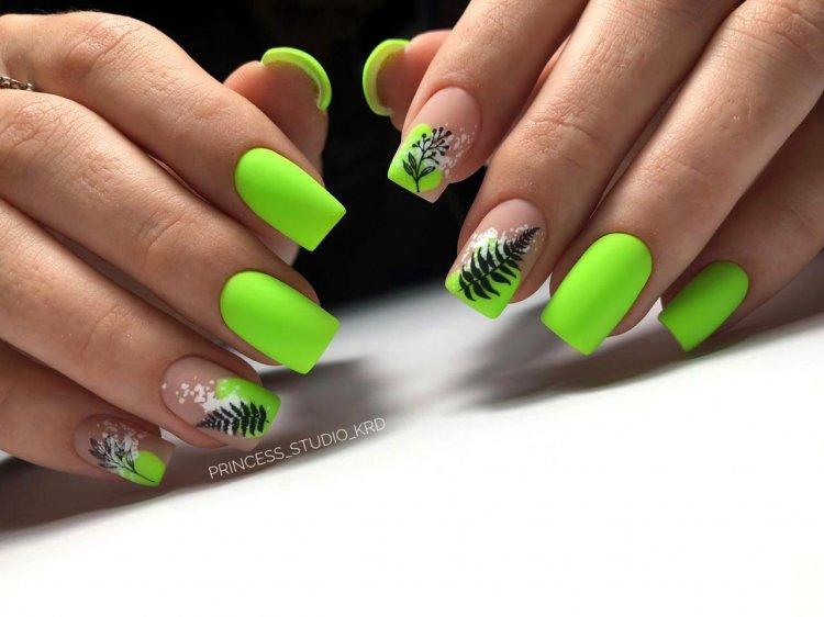 Летний цветной маникюр 2020