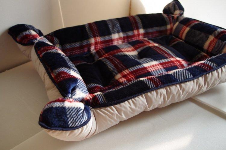 Лежанка для кошки из старого одеяла или подушки своими руками