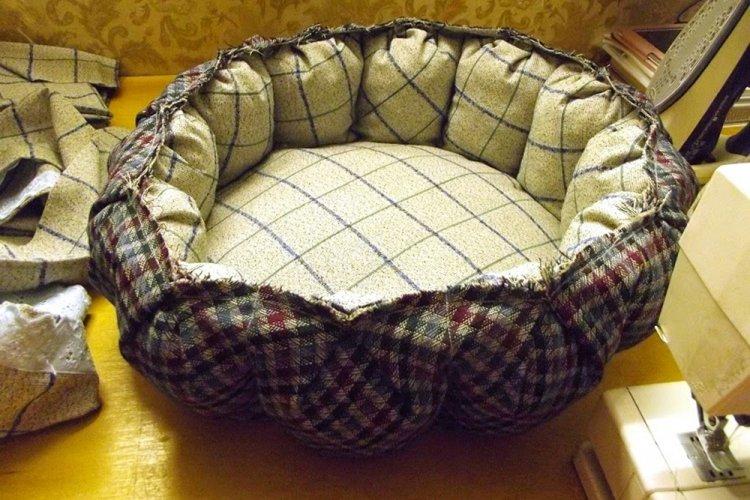 Лежанка для собаки своими руками - фото и идеи