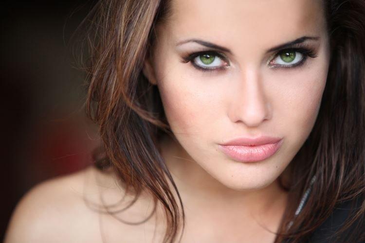 Макияж для зеленых глаз с нависшим веком