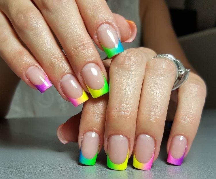 Модный маникюр френч 2020