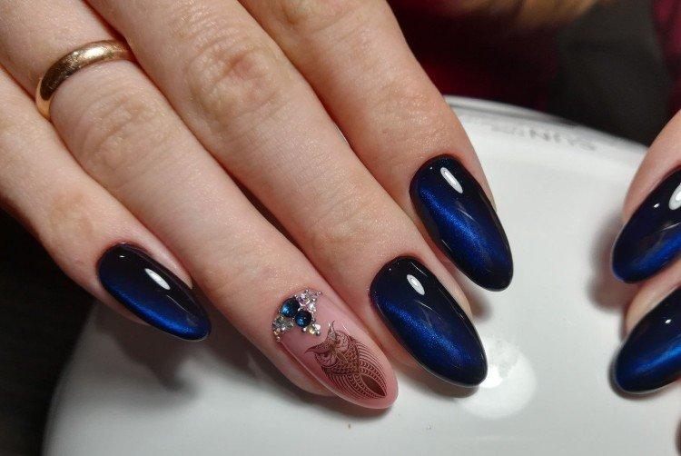 Кошачий глаз - Маникюр 2021