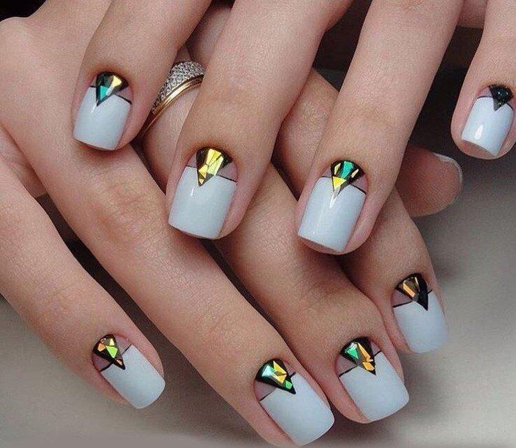 Лунный маникюр 2021