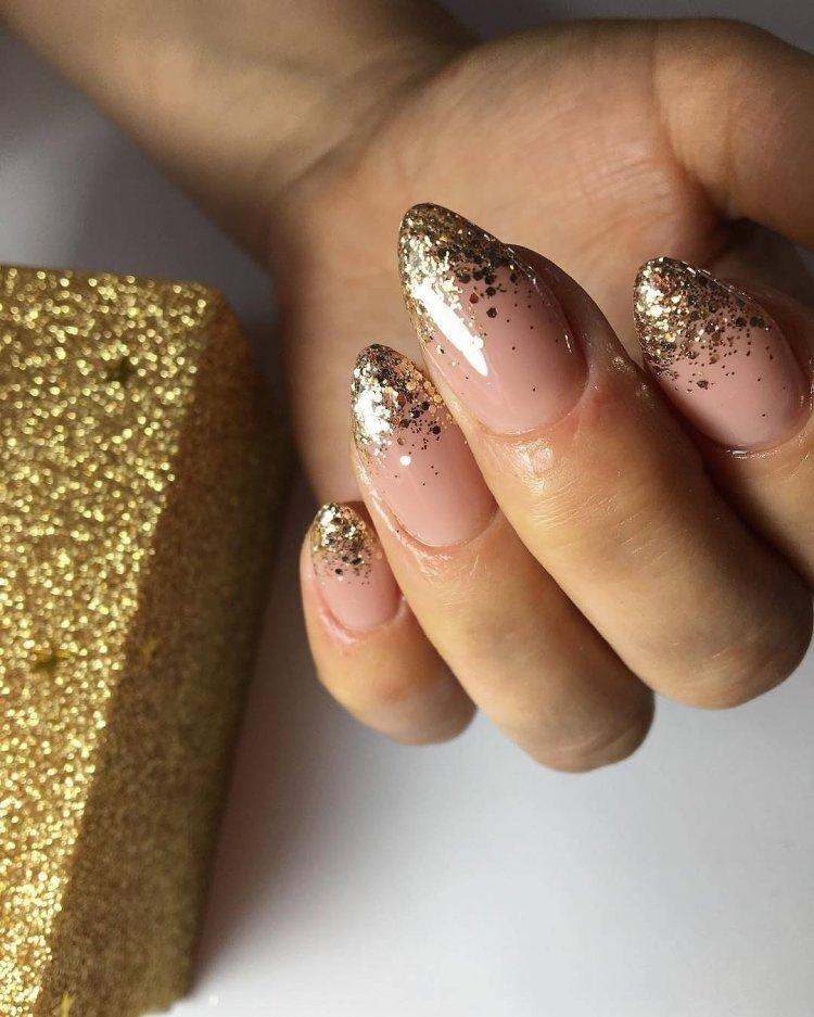 Френч с блестками 2020 - фото маникюра