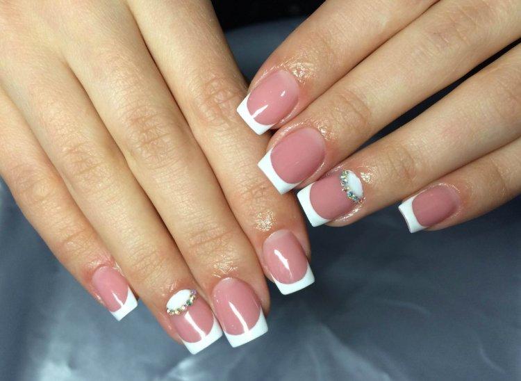 Арочный френч 2020 - фото маникюра